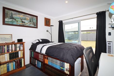 Photo of property in 1 Routhan Way, Carterton, 5713