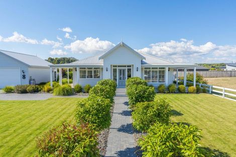 Photo of property in 8 Pukatea Lane, Kinloch, Taupo, 3377