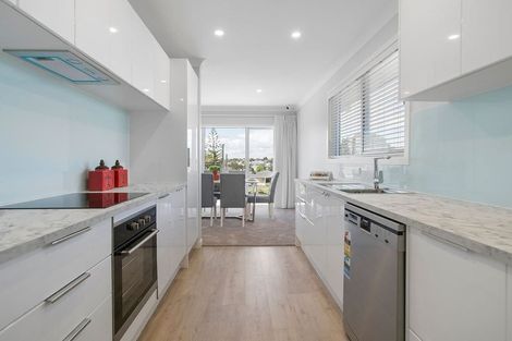 Photo of property in 1 Mchardy Place, Glenfield, Auckland, 0627