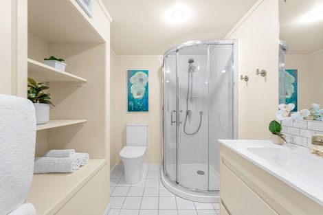 Photo of property in 33 Old Lake Road, Narrow Neck, Auckland, 0624