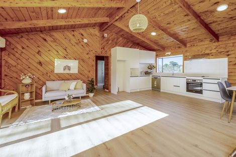 Photo of property in 60 Hamilton Drive, Waiuku, 2123