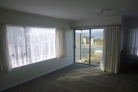 Photo of property in 1/179 Marine Parade, Seatoun, Wellington, 6022