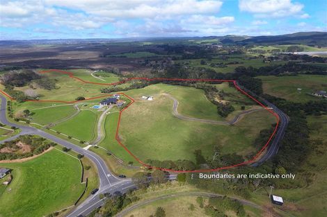 Photo of property in 1088 South Head Road, South Head, Helensville, 0874