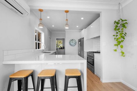 Photo of property in 29 Glenfern Road, Mellons Bay, Auckland, 2014