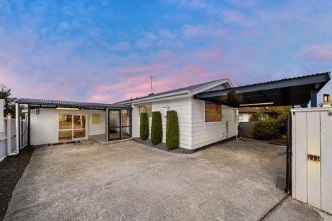 Photo of property in 296a Triangle Road, Massey, Auckland, 0614