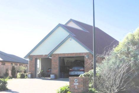 Photo of property in 9 Waipuna Place, Rototuna, Hamilton, 3210