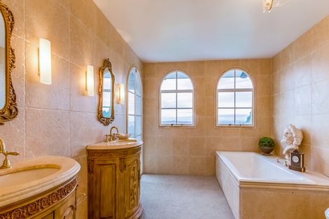 Photo of property in 35 Tawini Road, Titirangi, Auckland, 0604