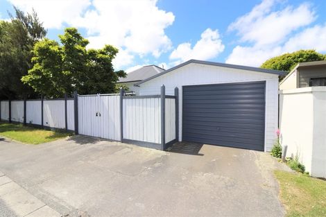 Photo of property in 98 Somerfield Street, Somerfield, Christchurch, 8024