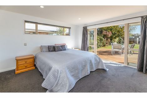 Photo of property in 10 Coolspring Way, Redwood, Christchurch, 8051