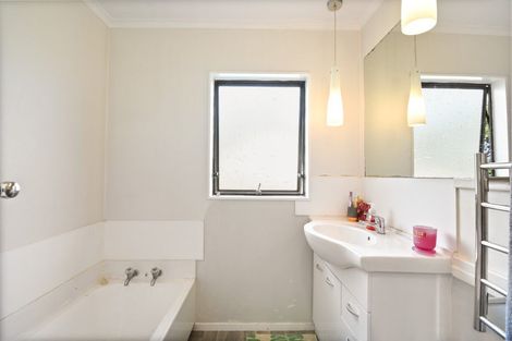 Photo of property in 11 Koutu Road, Koutu, Rotorua, 3010