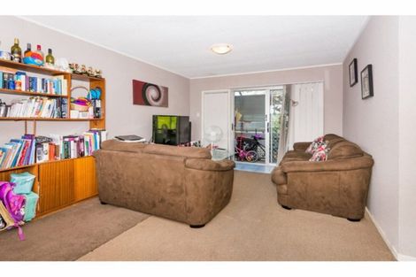 Photo of property in 3/496 Glenfield Road, Glenfield, Auckland, 0629