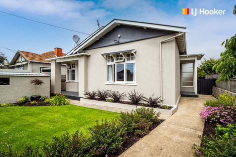 Photo of property in 16 West Avenue, Saint Clair, Dunedin, 9012