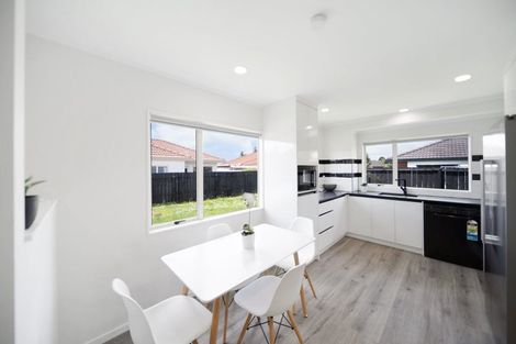 Photo of property in 8a Margarita Rise, Pukekohe, 2120