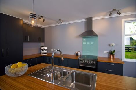 Photo of property in 156 Tahekeroa Road, Tahekeroa, Kaukapakapa, 0873