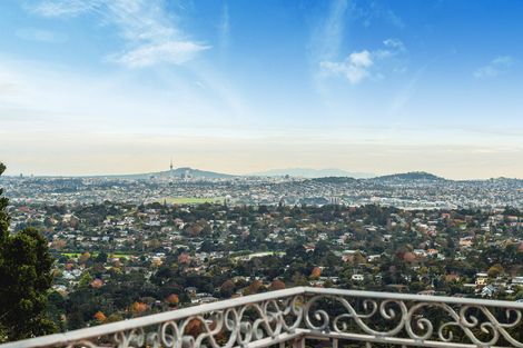 Photo of property in 35 Tawini Road, Titirangi, Auckland, 0604