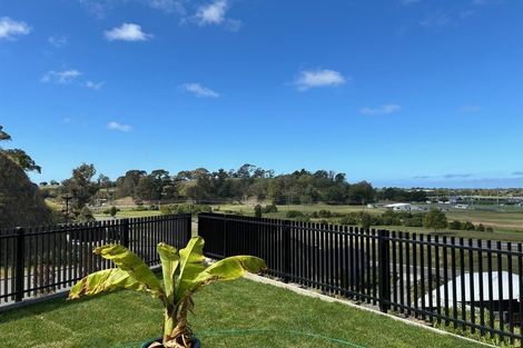 Photo of property in 75 Oak Road, Poraiti, Napier, 4112