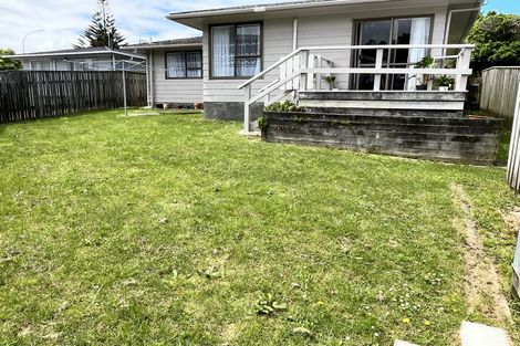 Photo of property in 201a Newlands Road, Newlands, Wellington, 6037