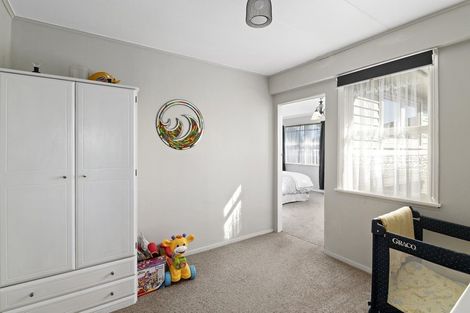 Photo of property in 10 Grenville Street, Levin, 5510