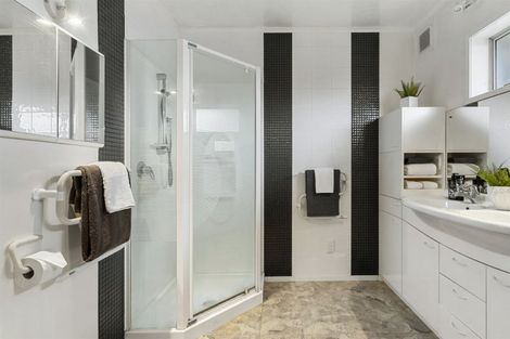 Photo of property in 316 Hurstmere Road, Takapuna, Auckland, 0622