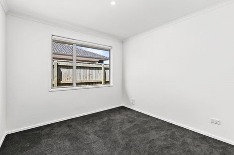 Photo of property in 14 Hooton Drive, Kumeu, 0810