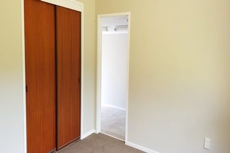 Photo of property in 2/4202a Great North Road, Glendene, Auckland, 0602