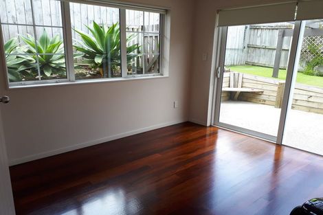 Photo of property in 74 Travis View Drive, Fairview Heights, Auckland, 0632