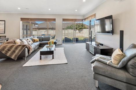 Photo of property in 43 Speyside Crescent, Flat Bush, Auckland, 2016