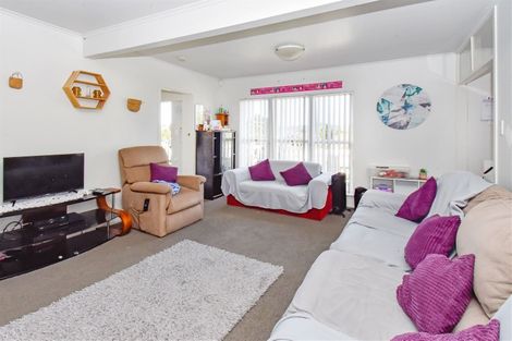 Photo of property in 1/415 Great South Road, Opaheke, Papakura, 2113