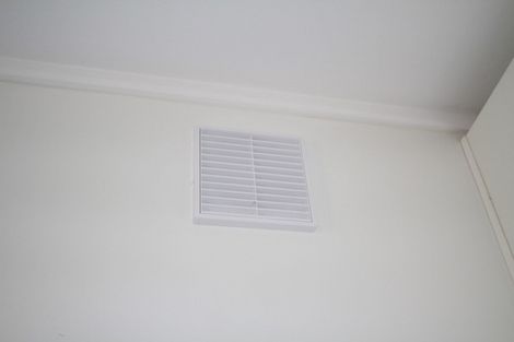 Photo of property in 2/26 Unsworth Drive, Unsworth Heights, Auckland, 0632