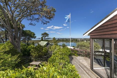 Photo of property in 199 West Harbour Drive, West Harbour, Auckland, 0618