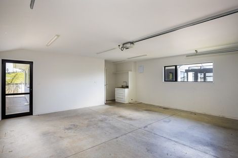 Photo of property in 11 Heta Road, Highlands Park, New Plymouth, 4312