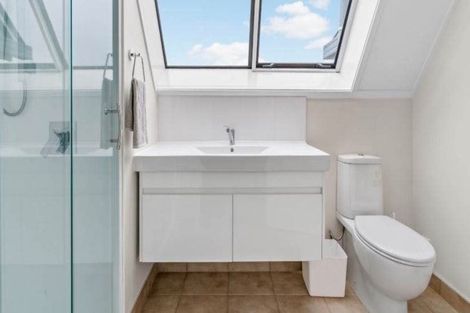 Photo of property in 7 Susanne Place, Pakuranga, Auckland, 2010