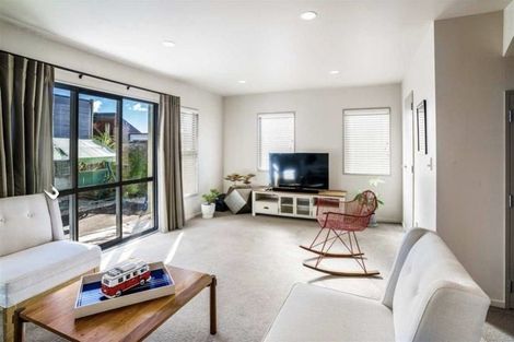 Photo of property in 2/64 Schnapper Rock Road, Schnapper Rock, Auckland, 0632