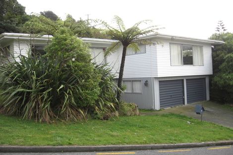 Photo of property in 3 Alwyn Place, Newlands, Wellington, 6037
