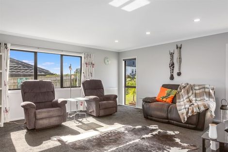 Photo of property in 4 The Fjord, Aotea, Porirua, 5024