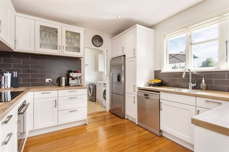 Photo of property in 28 Aorangi Road, Bryndwr, Christchurch, 8053