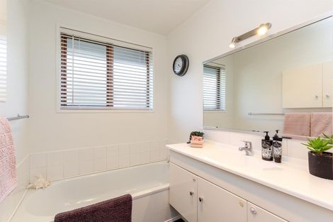 Photo of property in 22 Nevada Drive, Merrilands, New Plymouth, 4312