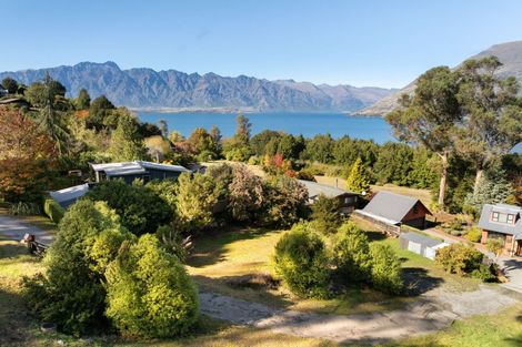 Photo of property in 81 Arawata Terrace, Sunshine Bay, Queenstown, 9300