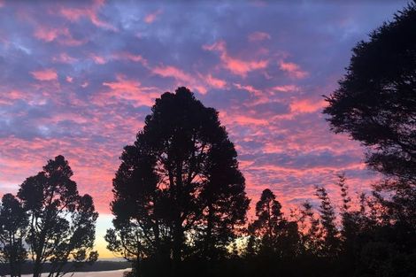 Photo of property in 11 Opou Road, Titirangi, Auckland, 0604