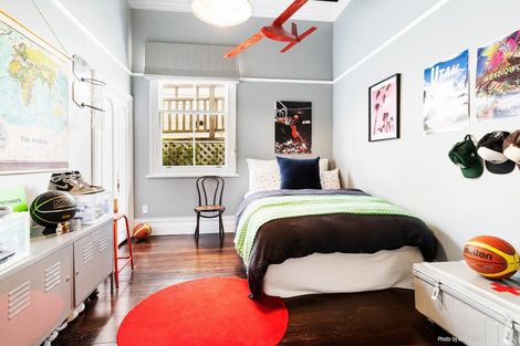 Photo of property in 18 Farm Road, Northland, Wellington, 6012