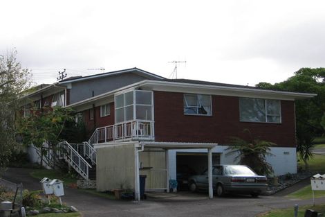 Photo of property in 2/8 Longbill Place, Glendene, Auckland, 0602