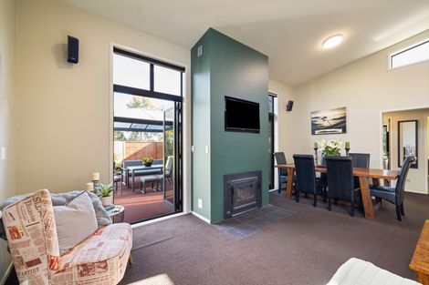 Photo of property in 5/454 Stoney Creek Road, Kelvin Grove, Palmerston North, 4470