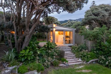 Photo of property in 121 The Parade, Paekakariki, 5034