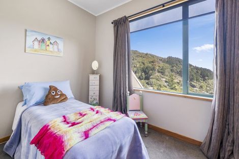 Photo of property in 52 Waitohu Road, York Bay, Lower Hutt, 5013