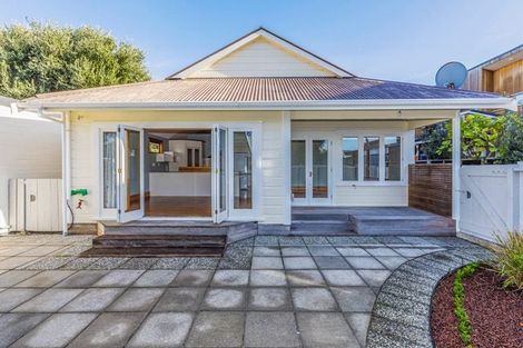 Photo of property in 23 Inglis Street, Seatoun, Wellington, 6022