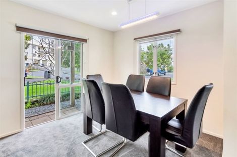 Photo of property in 73 Winery Way, Henderson, Auckland, 0612