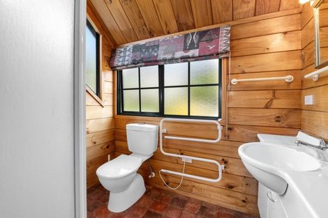 Photo of property in 38 Gemini Place, Kawaha Point, Rotorua, 3010