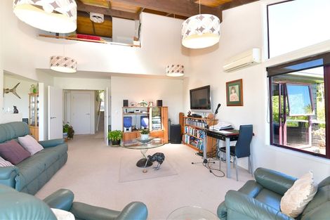 Photo of property in 71 Roberts Road, Matakatia, Whangaparaoa, 0930