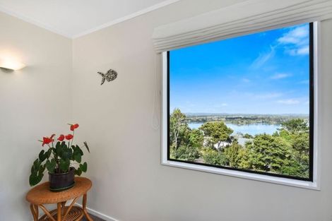 Photo of property in 19 Chatham Avenue, Paremoremo, Auckland, 0632