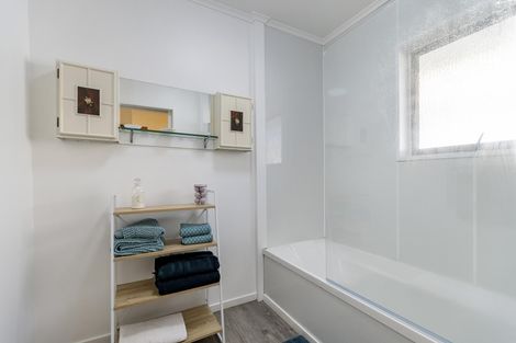 Photo of property in 2 Hogan Street, Pukekohe, 2120